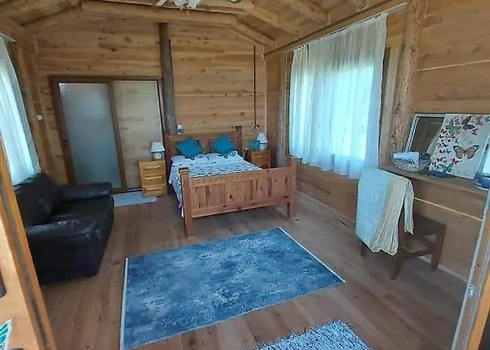 Konukevi Yesil Kelebek Ev *