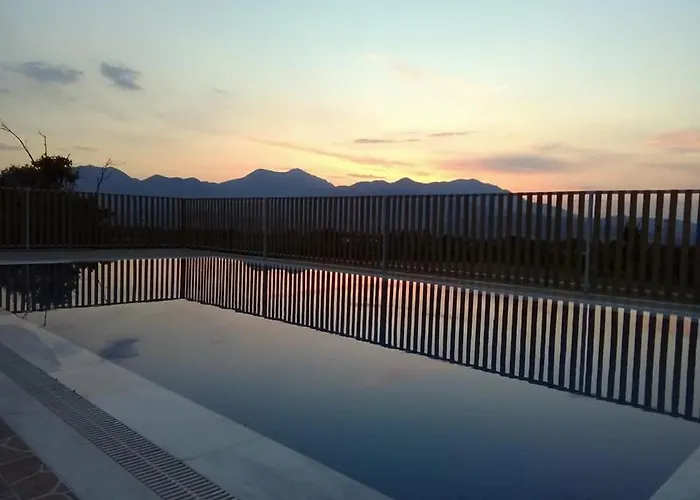 Konukevi Yesil Kelebek Ev